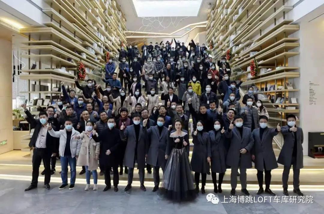 自贡全国一百多人在华侨城汉口道6号参观研讨LOFT专利车库技术！